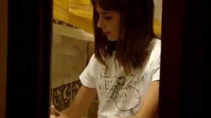 Он любит снимать ее на камеру Он любит снимать ее на камеру