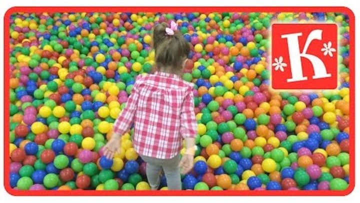 Сухой 🎈🎈🎈бассейн с шариками🎾🌕🔵 для детей, в котором купается Катя. Просто море разноцветных шариков. Сухой 🎈🎈🎈бассейн с шариками🎾🌕🔵 для детей, в котором купается Катя. Просто море разноцветных шариков.