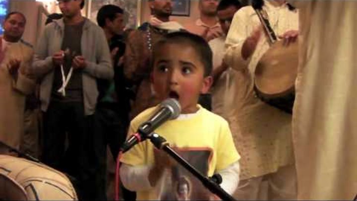 ISKCON COVENTRY 3 Year Old Leads Arati Kirtan!