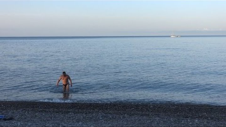 Купальный сезон продолжается. Погода в Лазаревском 12 октября t +16°C, вода t +21°С, SOCHI RUSSIA Купальный сезон продолжается. Погода в Лазаревском 12 октября t +16°C, вода t +21°С, SOCHI RUSSIA