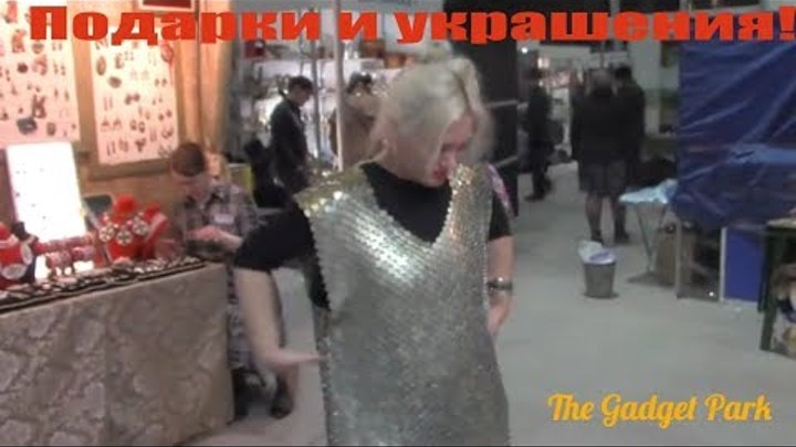 Украшения на 2018! Блондинка в кольчуге из монет! Почему в России у женщин так популярны кольчуги?