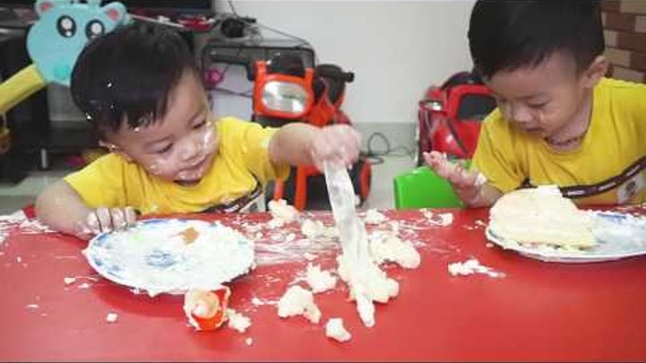 BOZIN ăn bánh ga tô và cái kết không thể chuối hơn ❤Bozin Toykids❤ BOZIN ăn bánh ga tô và cái kết không thể chuối hơn ❤Bozin Toykids❤