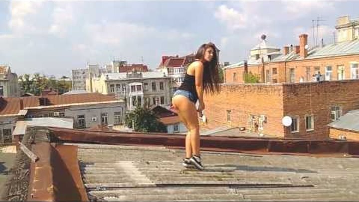 Трахаю девушку на крыше дома Трахаю девушку на крыше дома