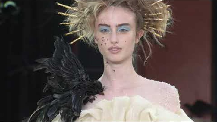 Guo Pei Fall Winter 2019/20 Haute Couture Paris Show Guo Pei Fall Winter 2019/20 Haute Couture Paris Show