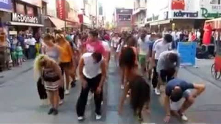 Sokak Dansı - İzmir (Kıbrıs Şehitleri Caddesi)