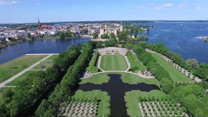 Schweriner Schloss und Schlossgarten von oben - DJI Phantom 3 Schweriner Schloss und Schlossgarten von oben - DJI Phantom 3