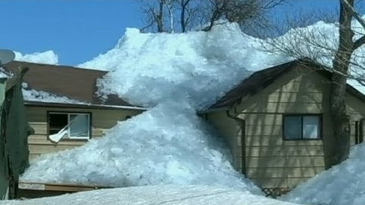 'Ice Tsunami' Video, Photos: Wall of Ice Rises Out of Lake, Destroys Homes