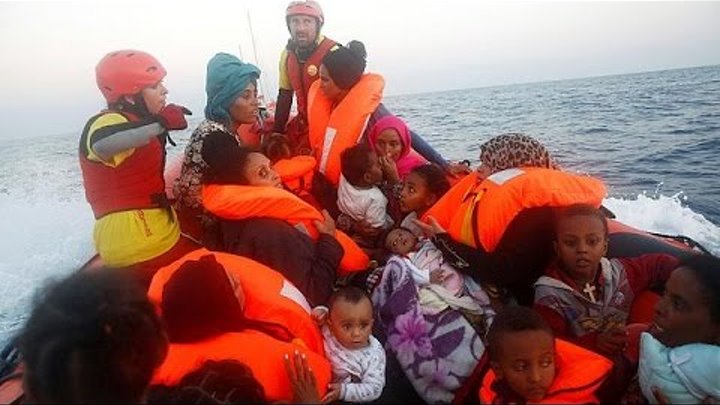 Migranti: in 4 giorni 13 mila sbarchi in Italia, aumentano gli arrivi sulle isole greche