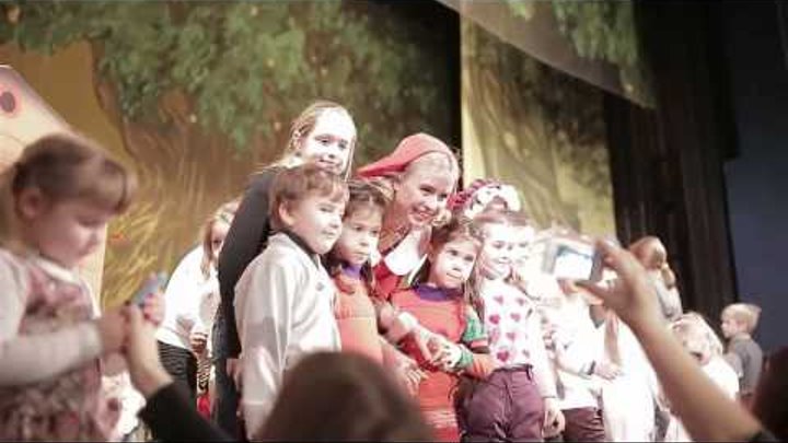 "Красная шапочка" Мирослава Карпович с детьми после спектакля