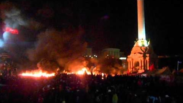 Майдан 18 лютого. Все палає, а народ співає