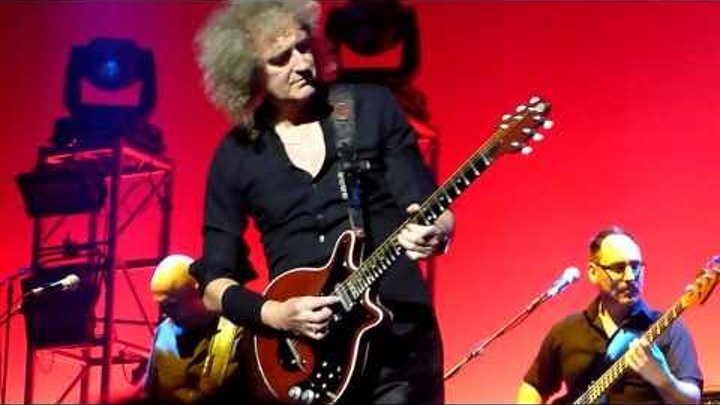(HD) Last Horizon and Guitar Solo - Brian May & Kerry Ellis, Anthems Tour 2011. Sheffield City Hall.