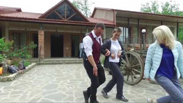 Приключение в пути: Танцующие официанты в Грузии
