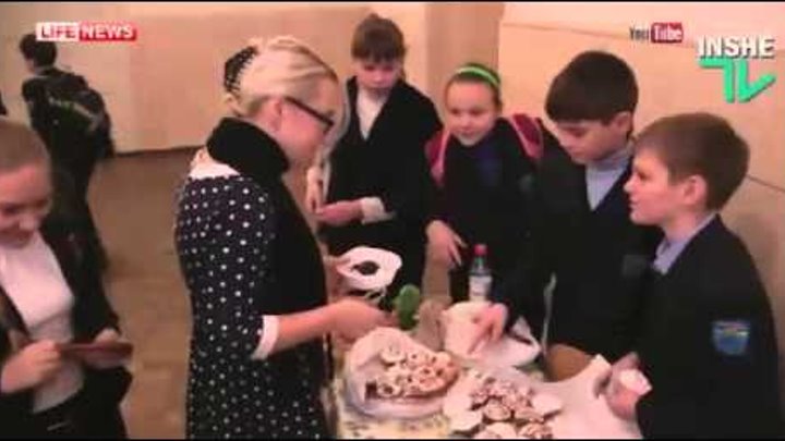 Украинцев угостили печеньем «Танки на Москву» на школьной ярмарке