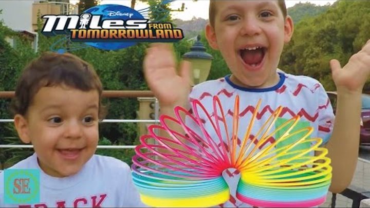 Радуга Пружинка Челлендж Игрушки Майлз с другой планеты Slinky Toys Miles from tomorrowland Cartoon Радуга Пружинка Челлендж Игрушки Майлз с другой планеты Slinky Toys Miles from tomorrowland Cartoon