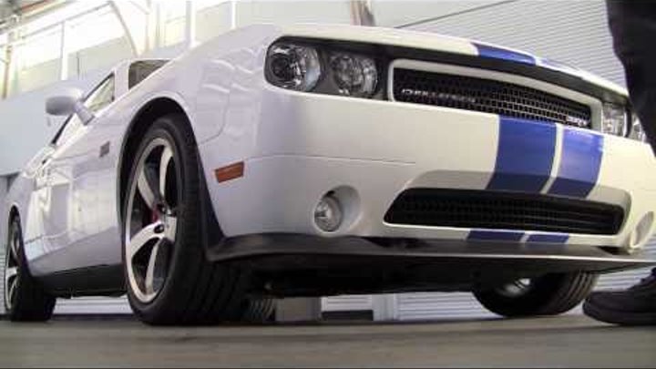 2011 challenger srt8 vs camaro ss