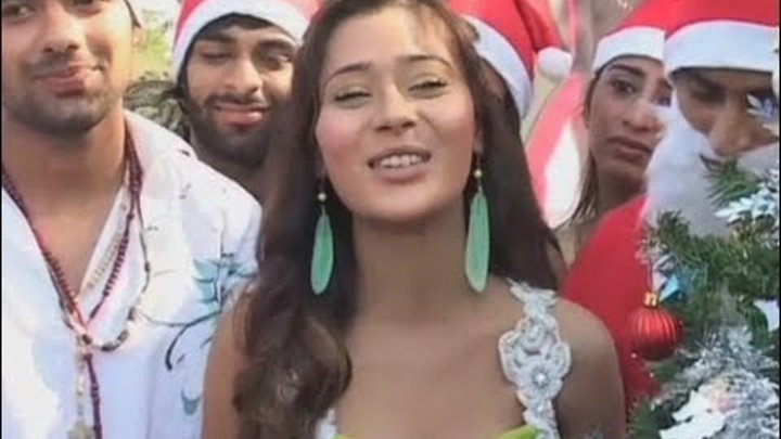 Sarah Khan Celebrates Christmas With 'Dark Rainbow' Cast Sarah Khan Celebrates Christmas With 'Dark Rainbow' Cast