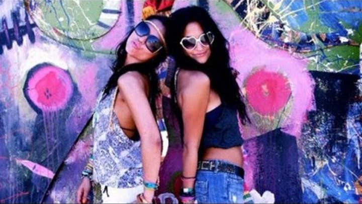 Funky Fashion at Coachella's Neon Carnival! Funky Fashion at Coachella's Neon Carnival!