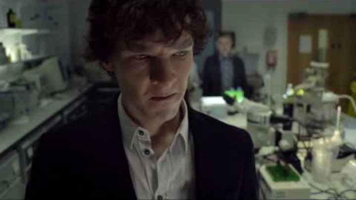 Доктор Ватсон знакомится с Шерлоком.1 сезон, 1 серия. Этюд в розовых тонах.