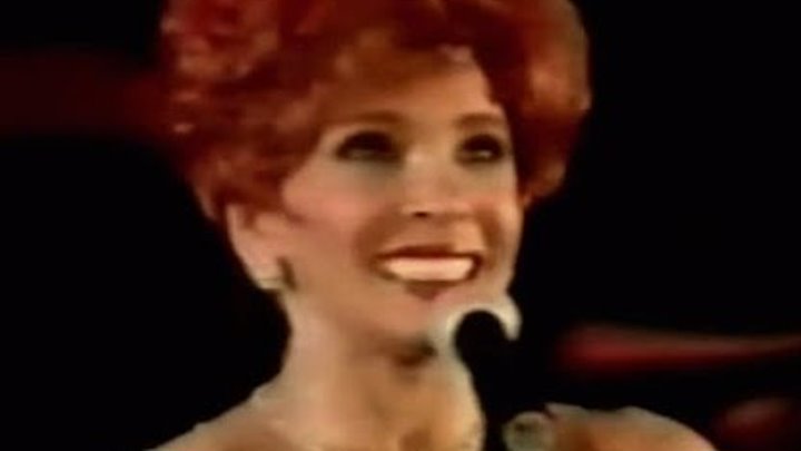 Shirley Bassey - GOLDFINGER / Diamonds Are Forever (1995 Live In Istanbul)