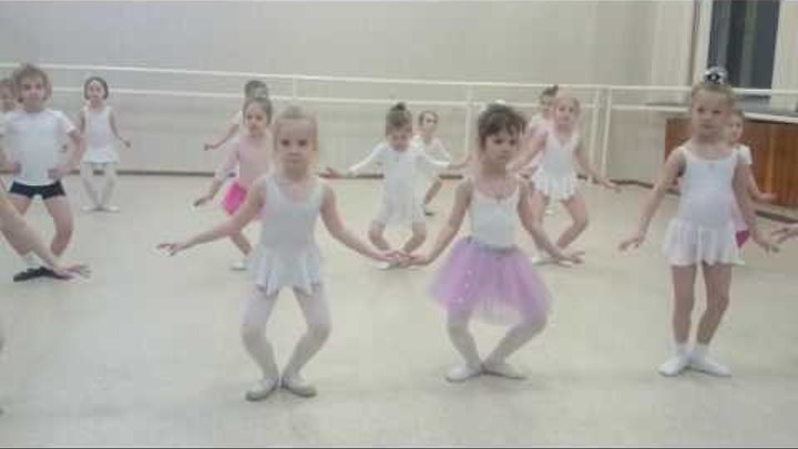 1 Часть.Урок балета для детей. Развитие данных у детей. Первые шаги в хореографии. Растяжка