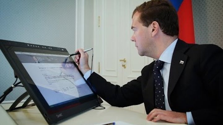Дмитрий Медведев зашел на заблокированный RuTracker и скачал пиратскую копию «Выжившего»