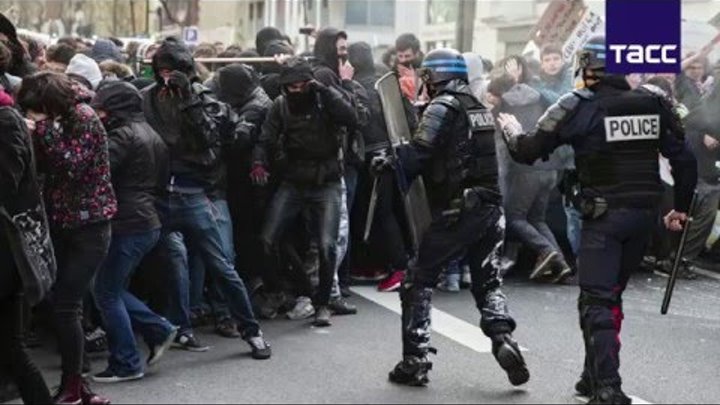 Французская полиция задержала 130 человек, участвовавших в акции протеста студентов
