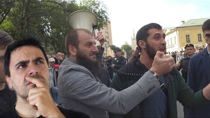 Митинг мусульман. Мусульманский протест. Митинг мусульман в Москве. Макрон митинг мусульмане. Мусульманские протесты в России.