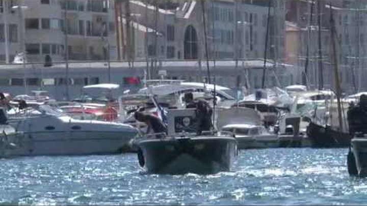 Plongée dans le vieux port de Marseille // Opération Mare Nostrum