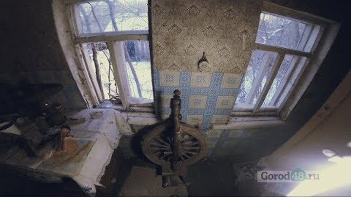 «Застывшее время»: русская печь и столетняя прялка в вымершем старинном селе