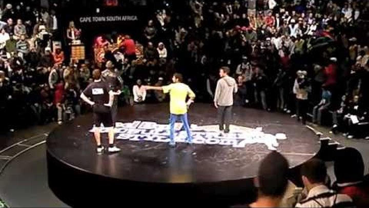 Red Bull Street Style World Final 2010 (Final Battle) - AZUN vs. KAMALIO
