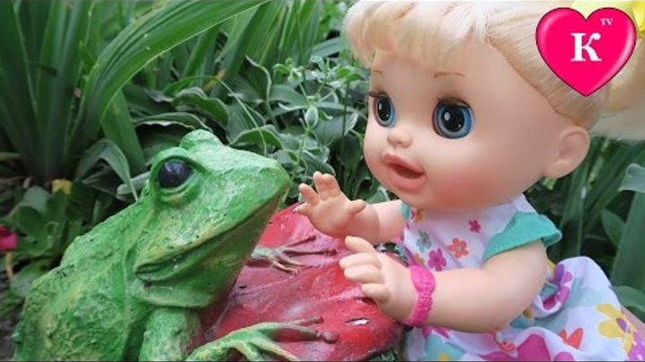 Кукла Пупсик на прогулке Беби Элайв мультик с куклой Видео для девочек