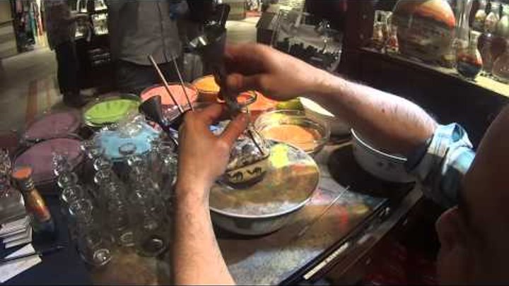 Шоппинг в Дубае - как делают рисунки из песка в бутылке