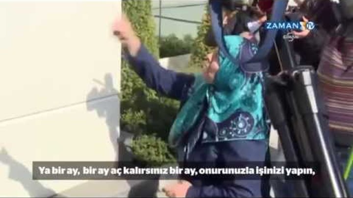 Koza İpek Holding önünde yaşlı teyzeden polislere tokat gibi cevap Koza İpek Holding önünde yaşlı teyzeden polislere tokat gibi cevap
