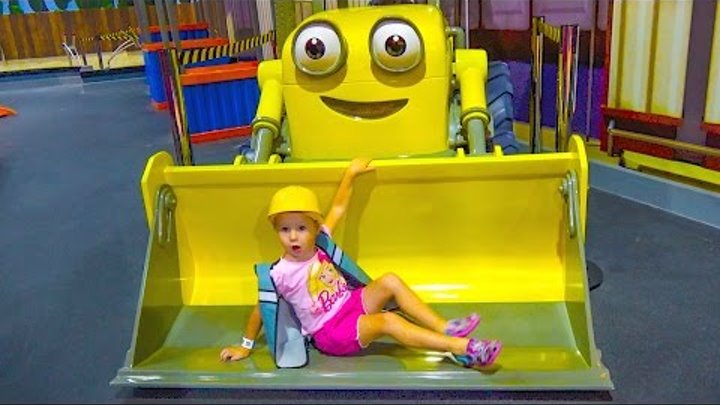 Паровозик Томас и Боб Строитель помогают Насте найти Скай Щенячий Патруль Kids indoor playground