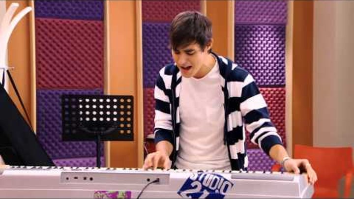 Seriál Violetta na Disney Channel - Leon zpívá „Voy por Ti" Epizoda 19