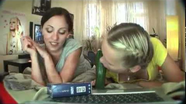 Девчонка учит подругу правильному траху Девчонка учит подругу правильному траху