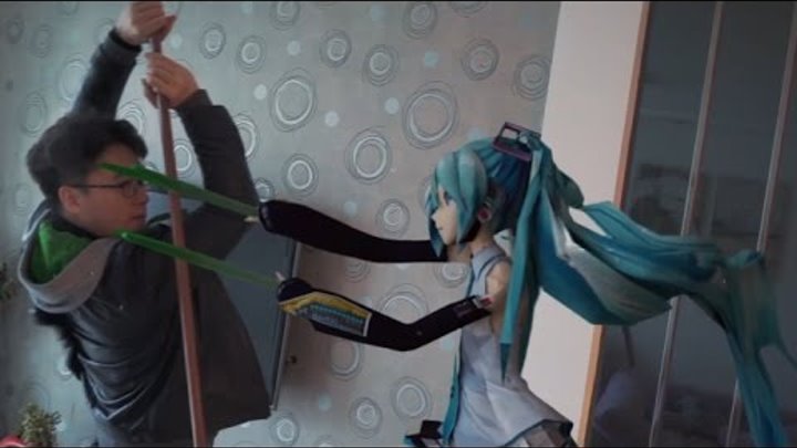 Hatsune Miku kick some ass in real life! Hatsune Miku kick some ass in real life!