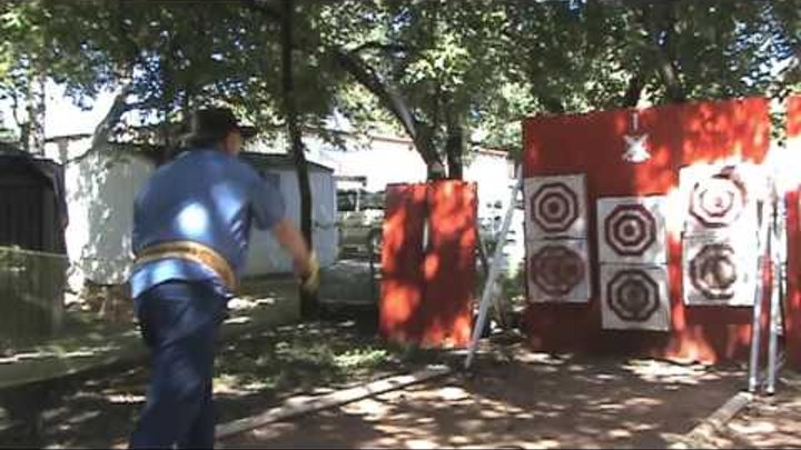 Тренировка упражнения Техас 3 ступени Dr Michael Bainton Training Texas Three Step Knife throwing