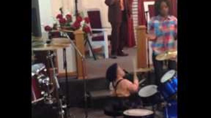 Two-year-old baby plays drums flawlessly Two-year-old baby plays drums flawlessly