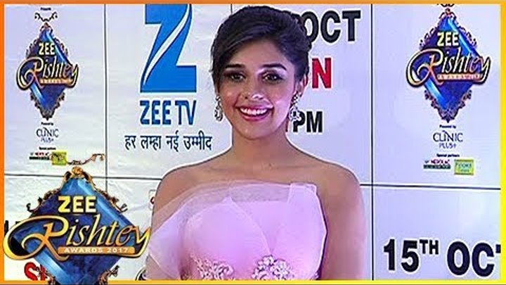 Ek Tha Raja Ek Thi Rani Fame Isha Singh Barbie Floral Look At Zee Rishtey Awards 2017 смотреть онлайн Ek Tha Raja Ek Thi Rani Fame Isha Singh Barbie Floral Look At Zee Rishtey Awards 2017