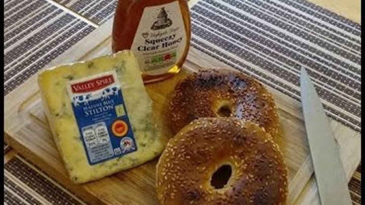Сколько сортов сыра в холодильнике у беженца Алексея Шматко?