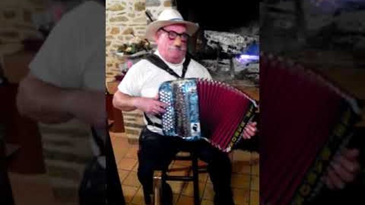 Le baron des abers, son accordéon, et son nez d'fraise !! Le baron des abers, son accordéon, et son nez d'fraise !!