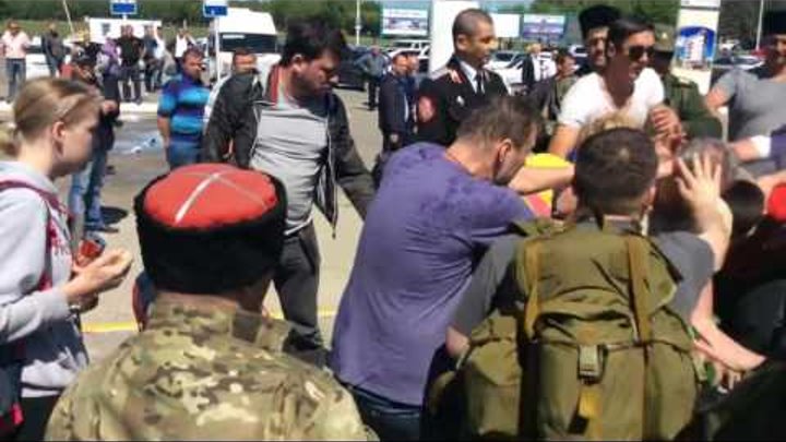 Храбрые православные казаки нападают на ФБК и Навального