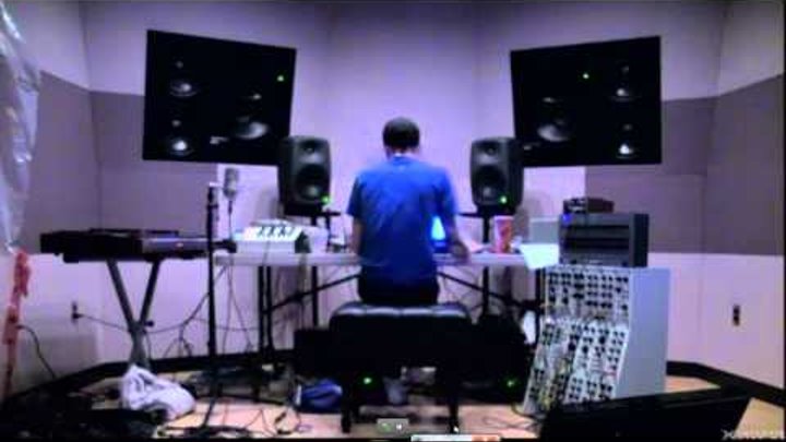 Deadmau5 live streaming in his new studio working on a new track! (the veldt) (Part 1) 17 March 2012