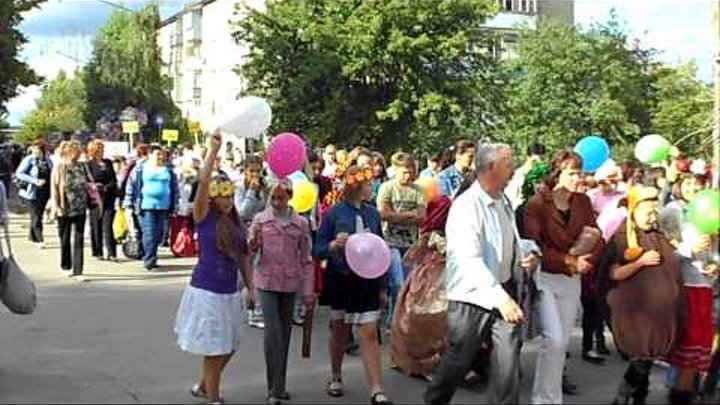 Карнавальное шествие на дне города в Ефремове.avi
