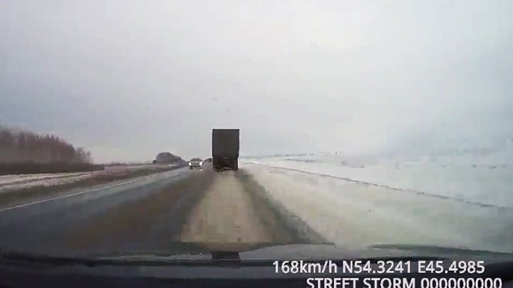 Камаз идет на обгон при 140 км ч Камаз идет на обгон при 140 км ч