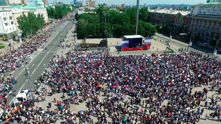 В Донецке прошел митинг против ввода в Донбасс вооруженной миссии ОБСЕ. Новости. Первый канал