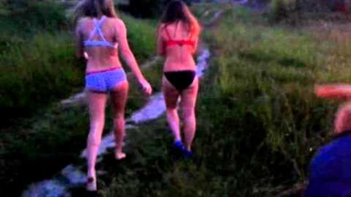 Блондинка проиграла в споре свою киску Блондинка проиграла в споре свою киску