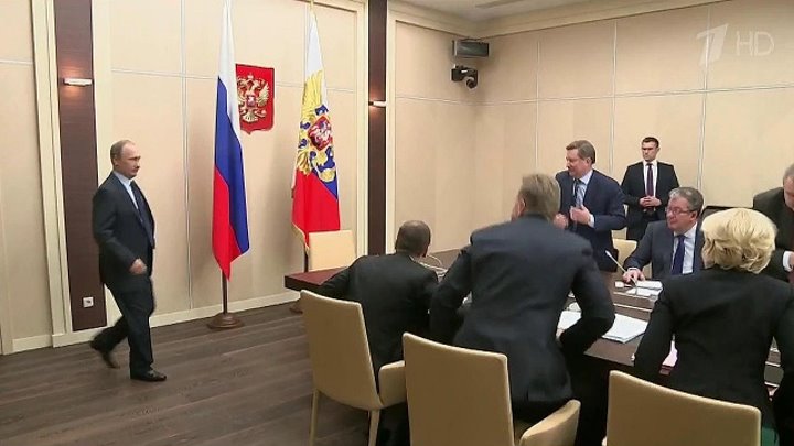 Развитие ГЛОНАСС - одна из основных тем совещания, которое В.Путин провёл с членами правительства - Первый канал