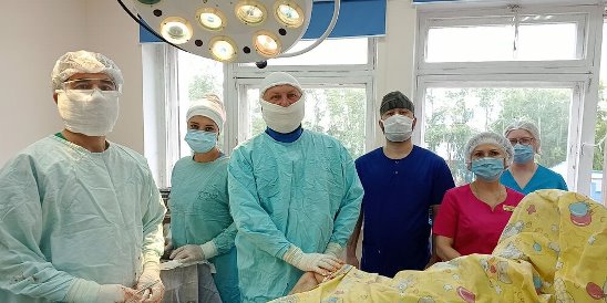 Уральские про врачей. Врачи спасают первоуральцев. Девочка на операционном столе.